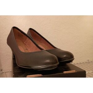 George Genuine Leather Black Size 8.5 Womens Pumps